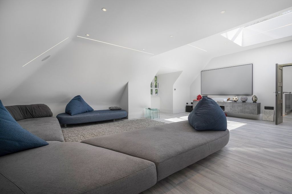 Additional image 10 of 6 bed detached house for saleHorsegate Ride, Ascot, Berkshire SL5