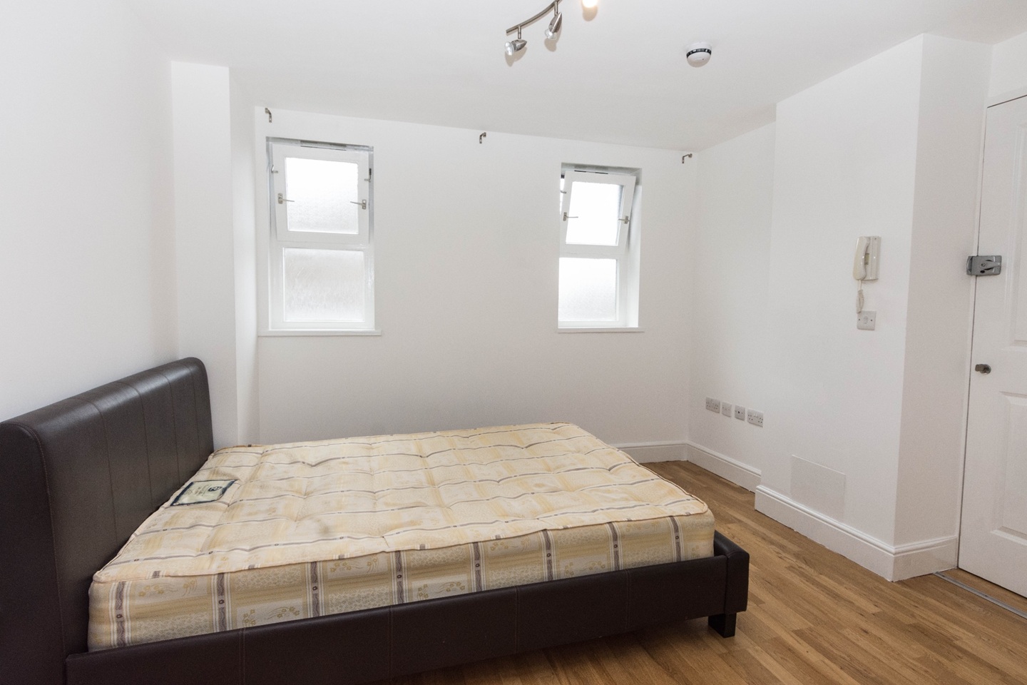Additional image 3 of Studio Flat, Bride Street, N7, N1 7GU