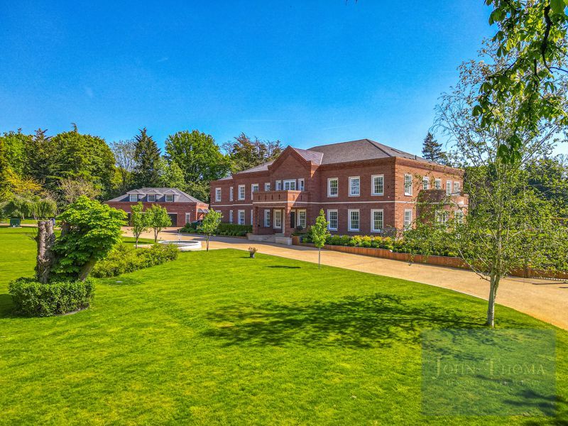8 bed detached house for saleRoding Lane, Chigwell IG7 photo 4