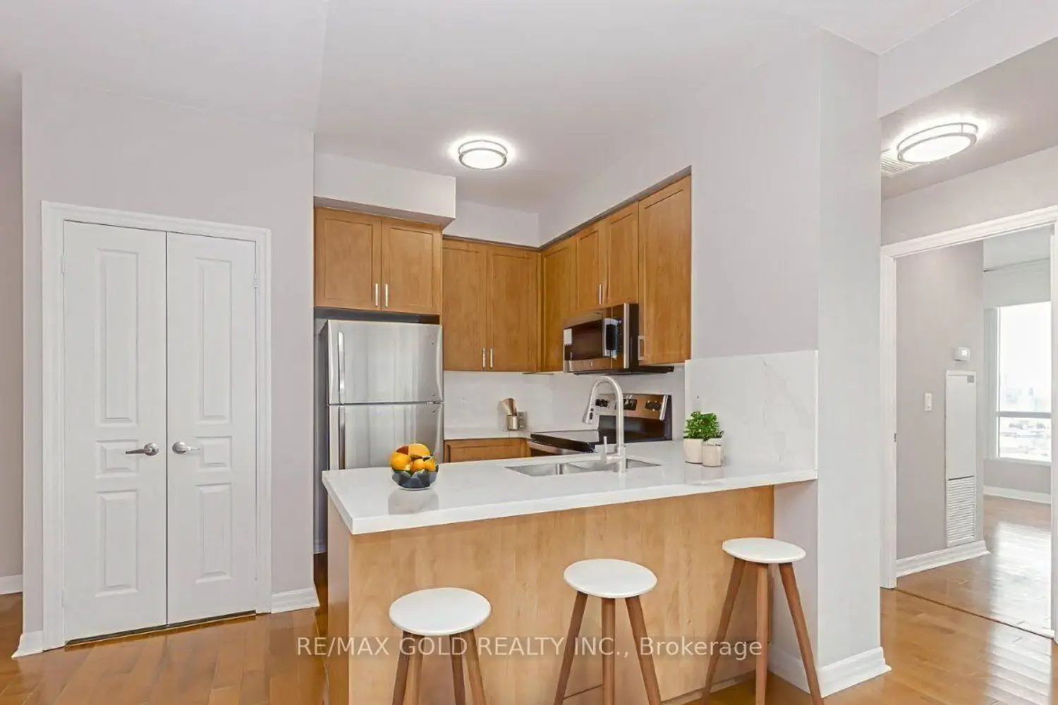 Additional image 7 of 220 Burnhamthorpe Road 2102
