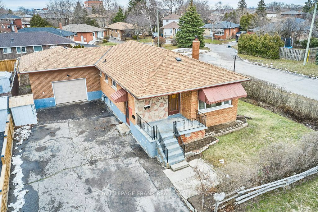 117 Waverly Street S, Oshawa, ON, L1J 5T9