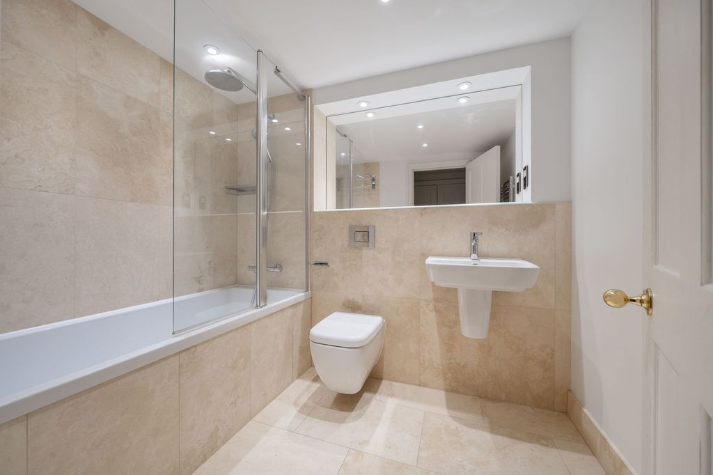 Additional image 10 of 2 bed flat for saleKings Drive, Midhurst GU29