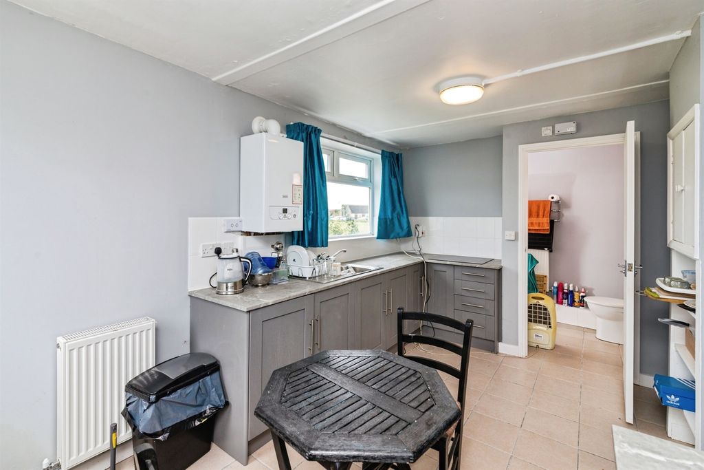 Additional image 8 of 2 bed flat for salePakefield Street, Lowestoft NR33