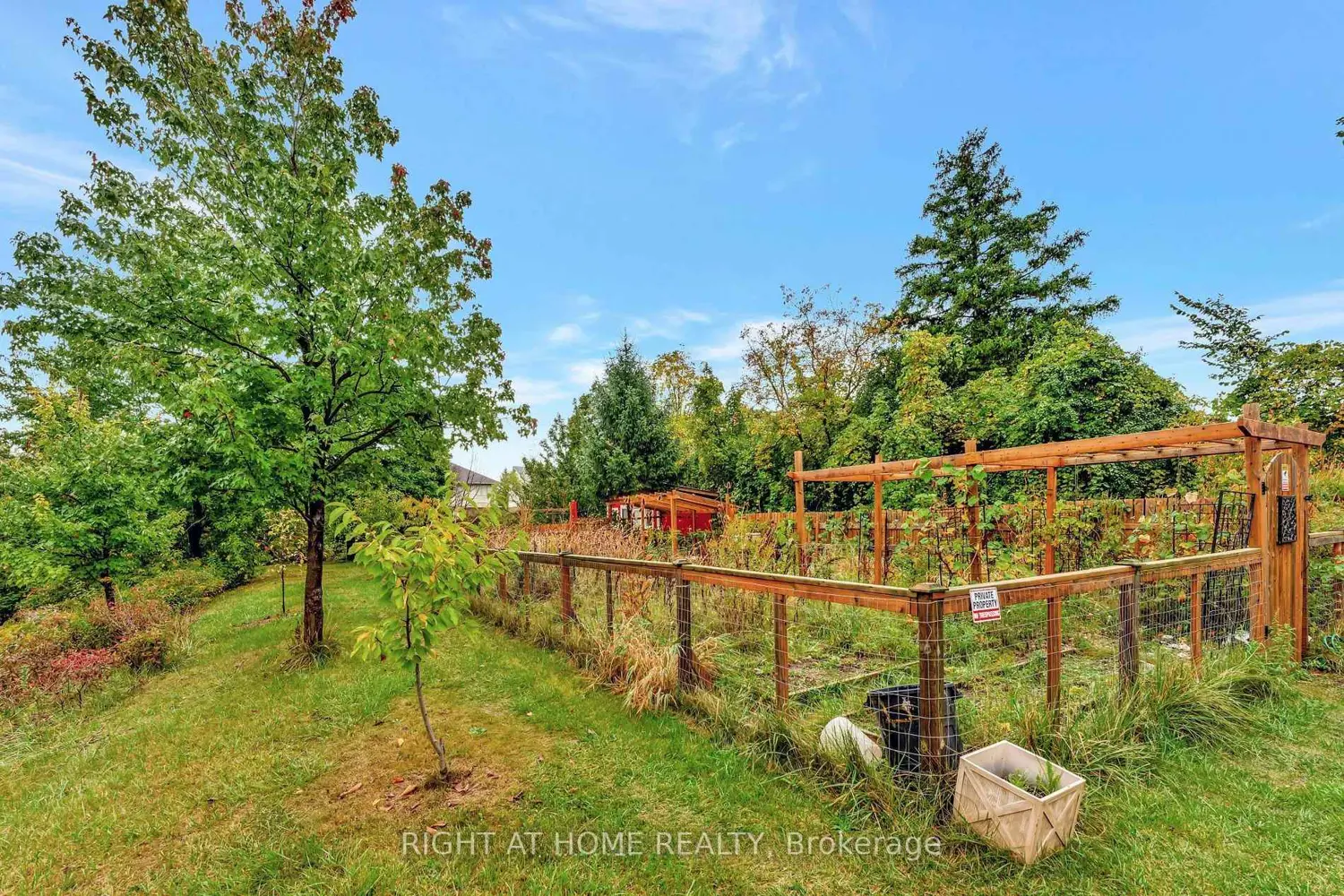 Additional image 16 of 3318 Dundas Street