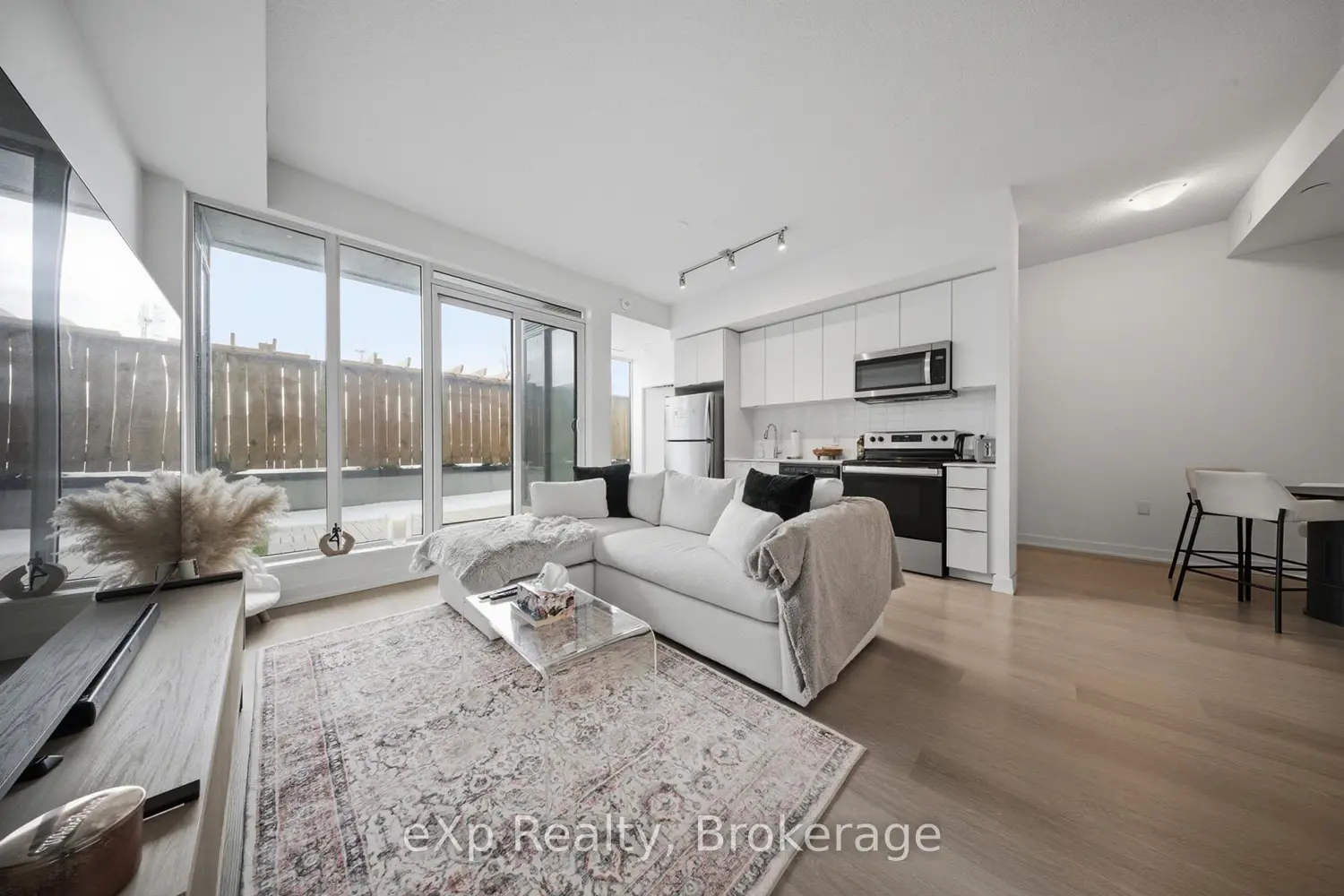 Additional image 6 of 859 The Queensway 209