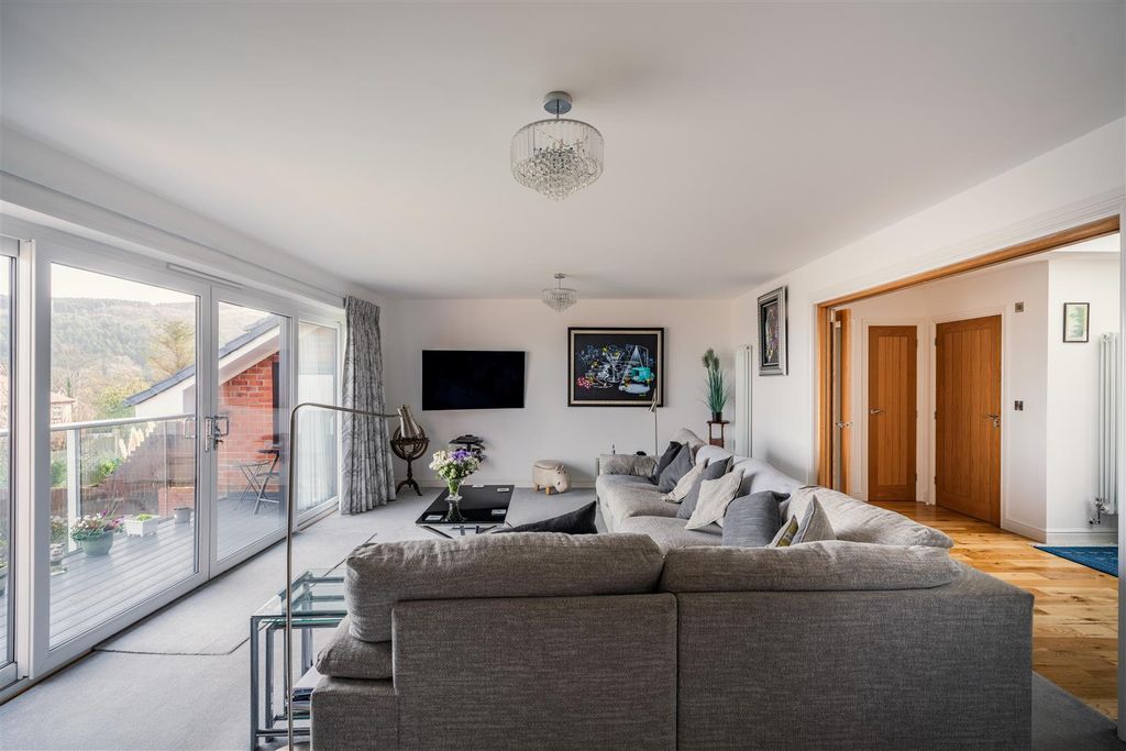 5 bed detached house for saleParc Llindir, Llanddulas LL22 photo 5