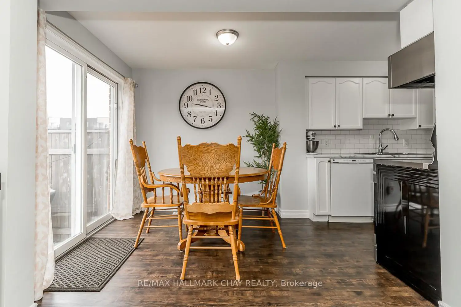 50 Raymond Crescent photo 5