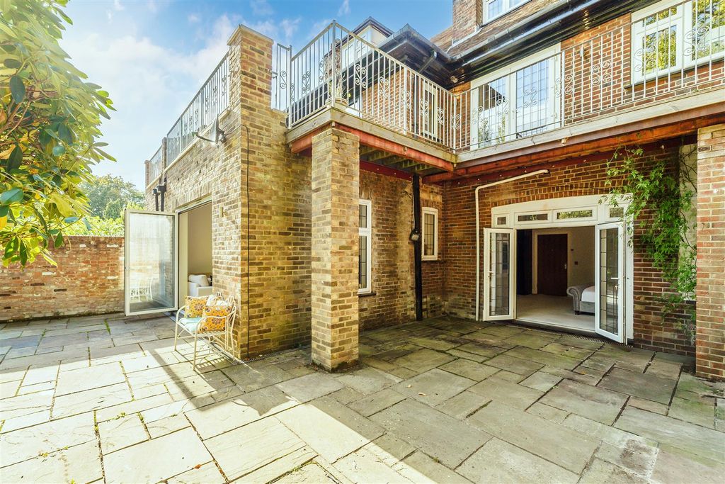 Additional image 25 of 3 bed flat for saleWoodland Way, Kingswood KT20