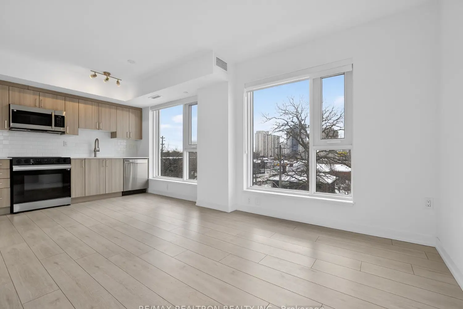 Additional image 4 of 556 Marlee Avenue 407