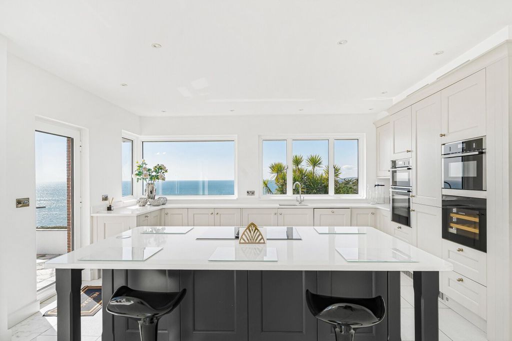 6 bed detached house for saleThatcher Avenue, Torquay, Devon TQ1 photo 5