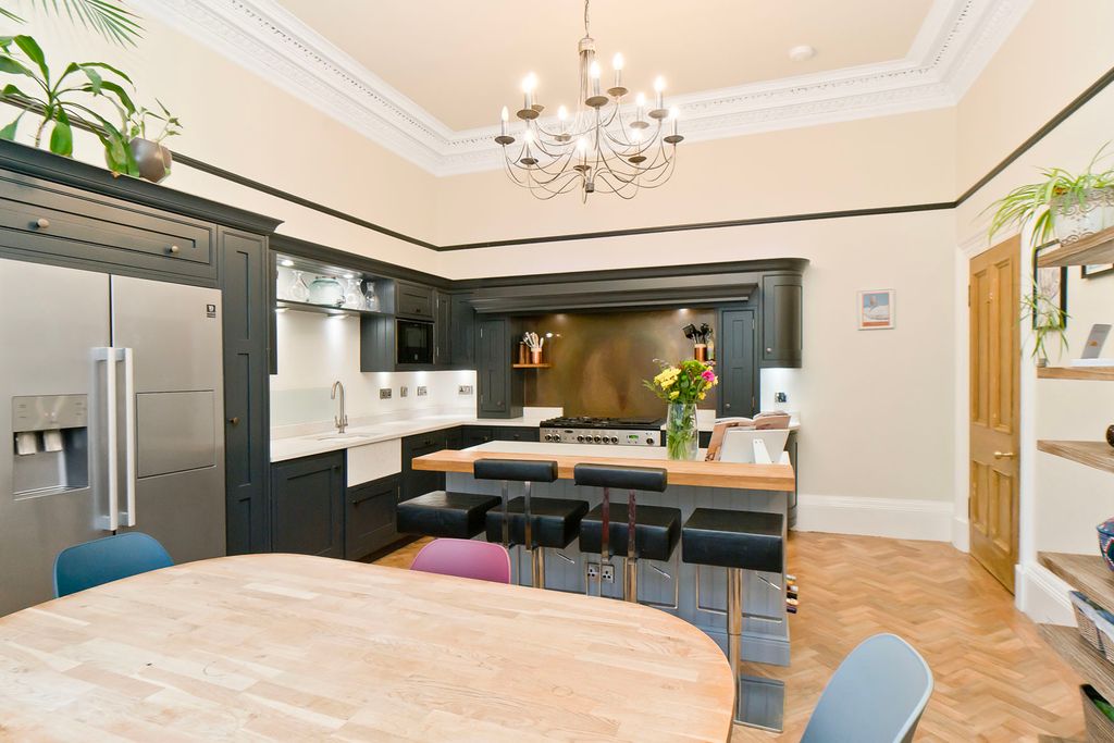 3 bed flat for saleMerchiston Crescent, Edinburgh EH10 photo 3
