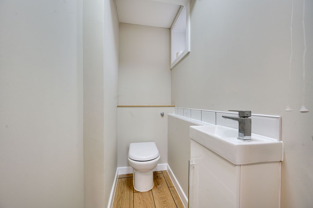Additional image 9 of 2 bed flat for saleWolsey Court, Felixstowe IP11