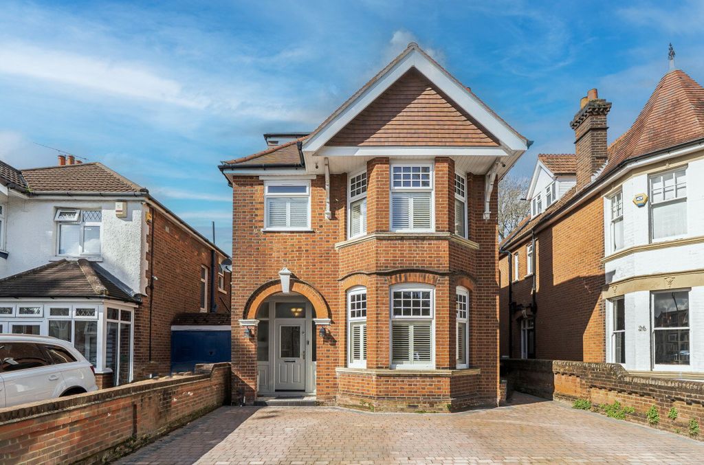 5 bed detached house for saleShirley Avenue, Southampton SO15