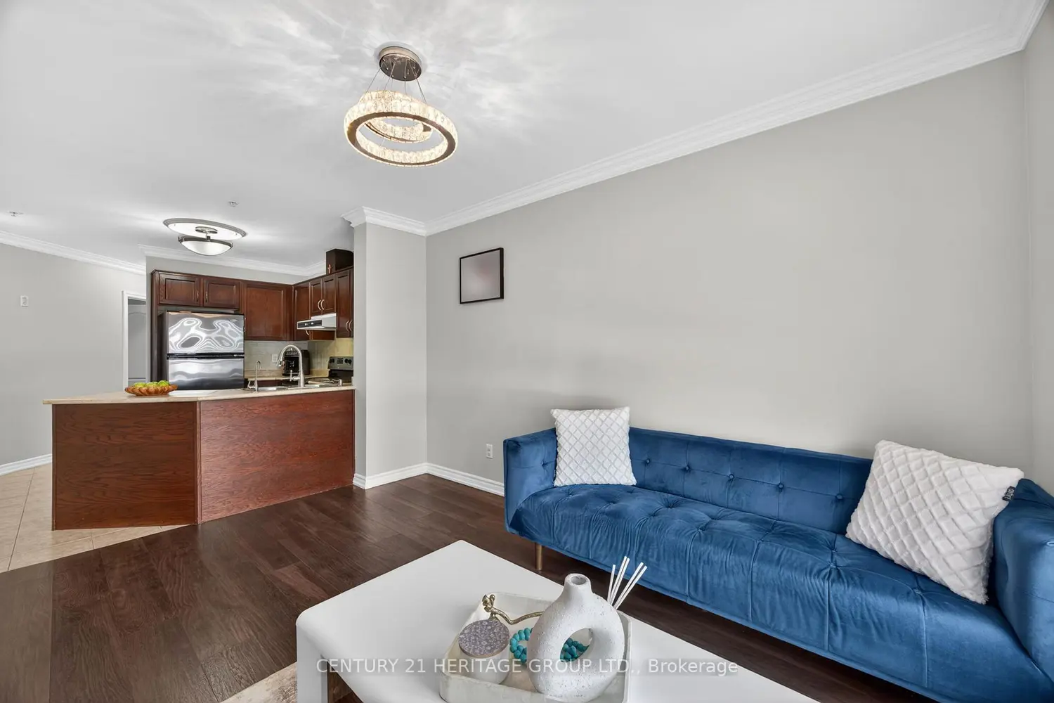 Additional image 9 of 112 Simcoe Road 214