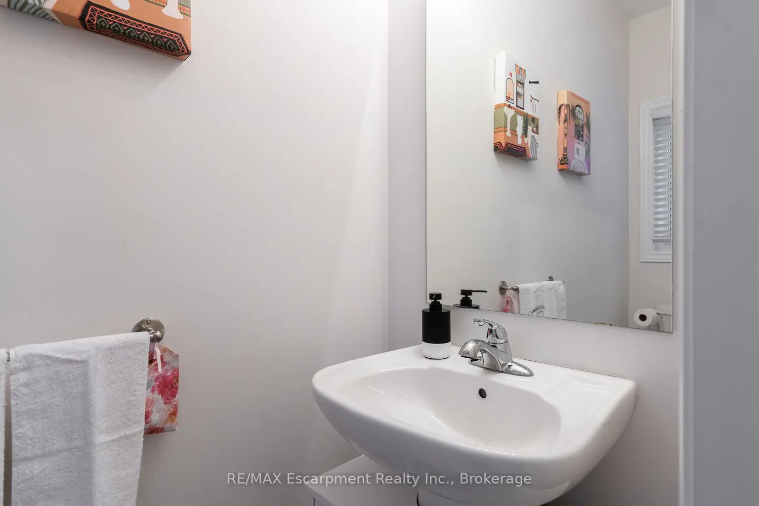 Additional image 9 of 31 Pinot Crescent