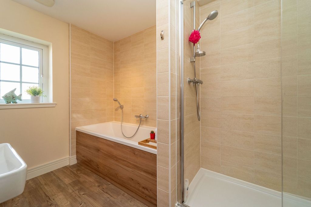 Additional image 18 of 5 bed detached house for sale26 West Cairn View, Murieston, Livingston EH54