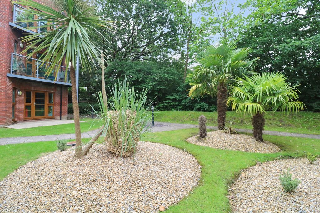 Additional image 24 of 3 bed flat for saleBotley Road, West End SO30