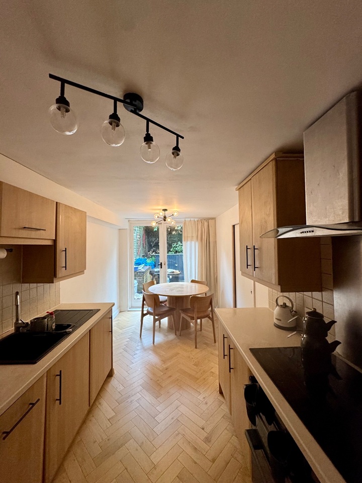 Room in a Shared Flat, Great Western Road, W11, N1 7GU