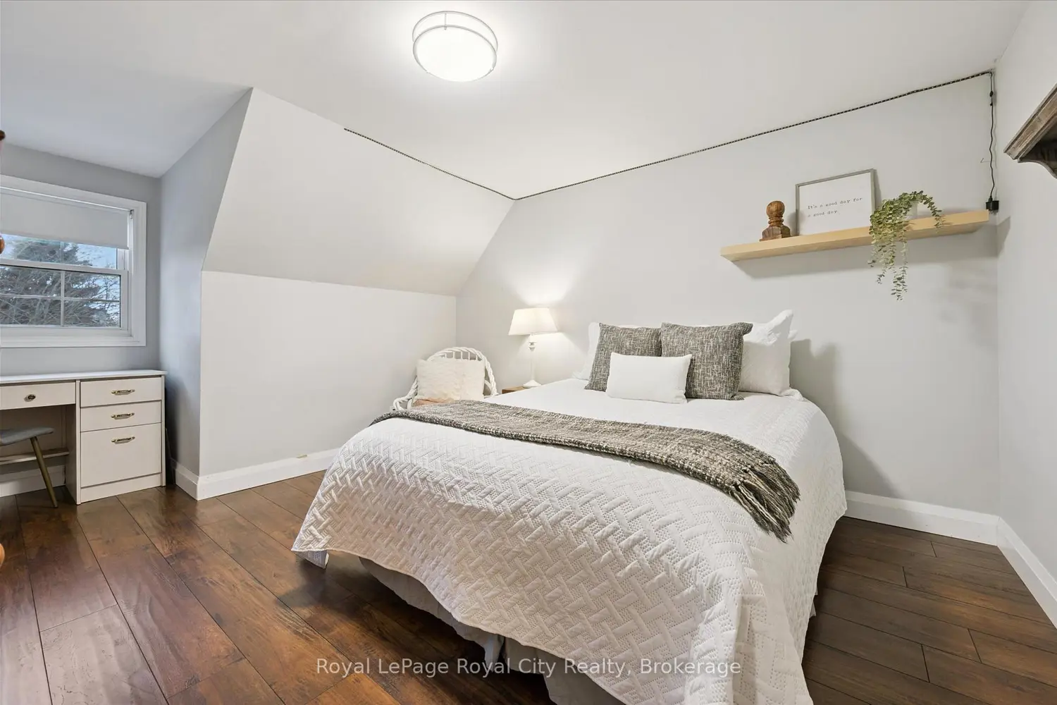 Additional image 7 of 60 Hands Drive