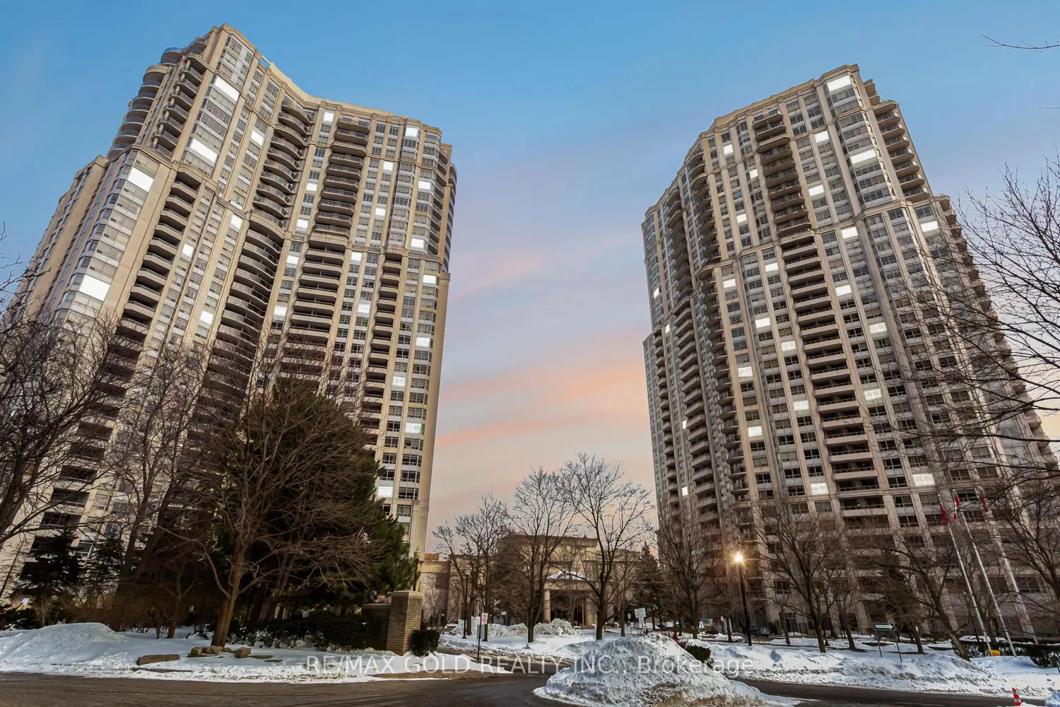 25 Kingsbridge Grdn Circle 224