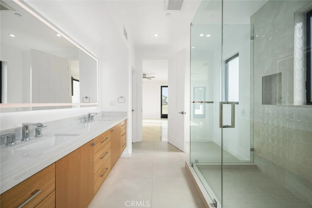 Additional image 41 of 1724 Bluff Pl, Long Beach, CA 90802