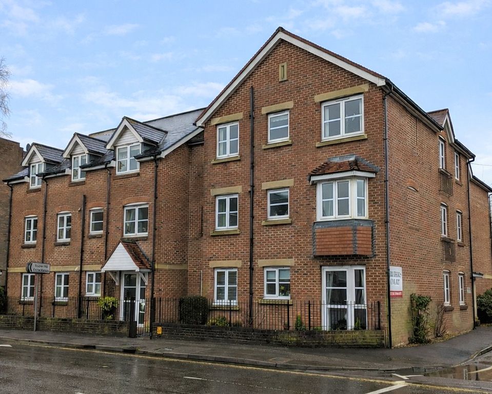 2 bed flat for saleArchers Court, Salisbury, Wiltshire SP1