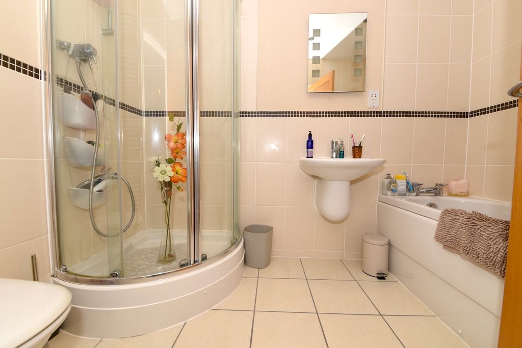 Additional image 9 of 3 bed flat for saleMonks Lane, Newbury RG14