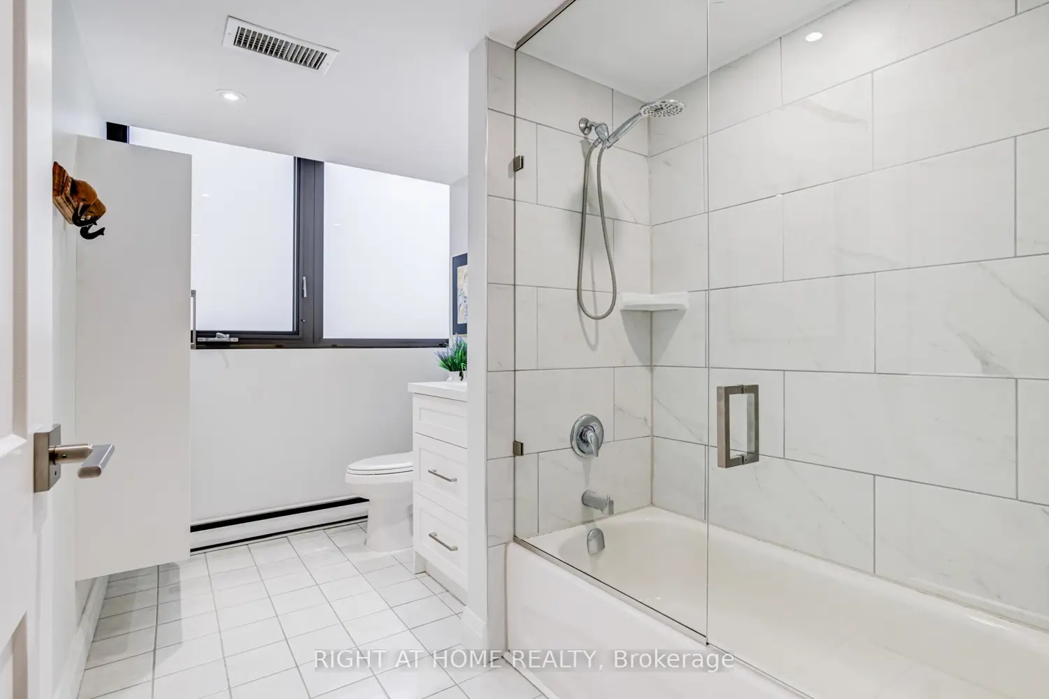 Additional image 15 of 1333 Bloor Street 606