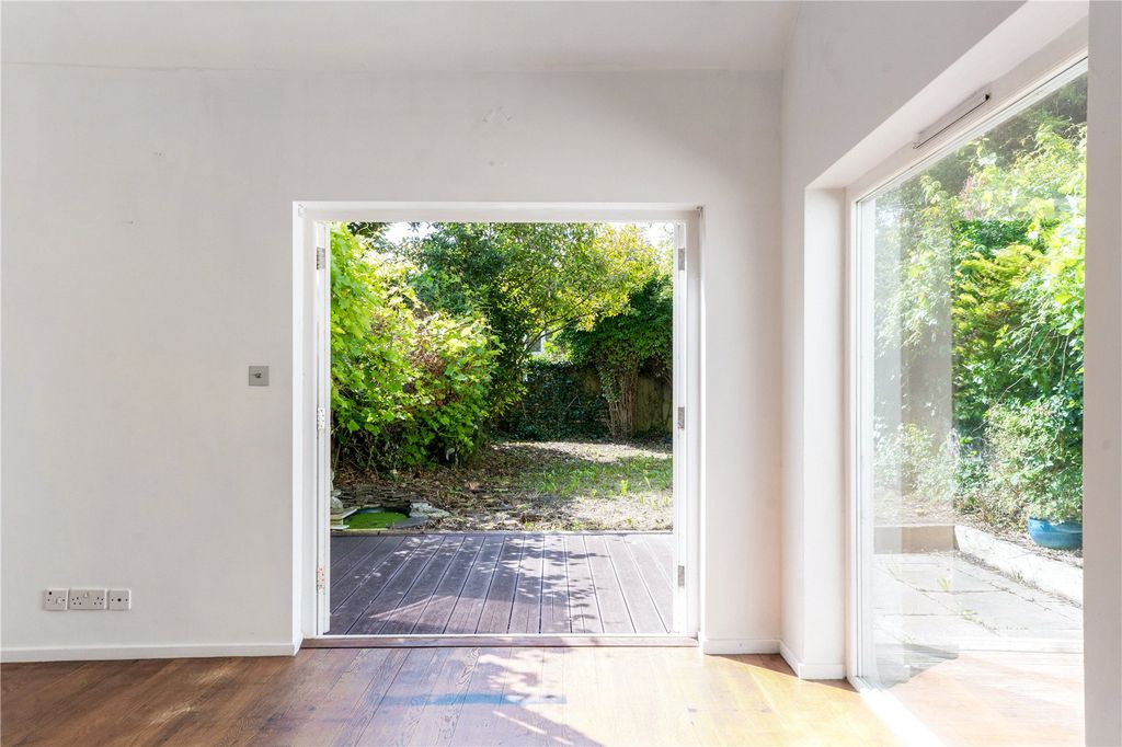 3 bed flat for saleGloucester Row, Bristol BS8 photo 3