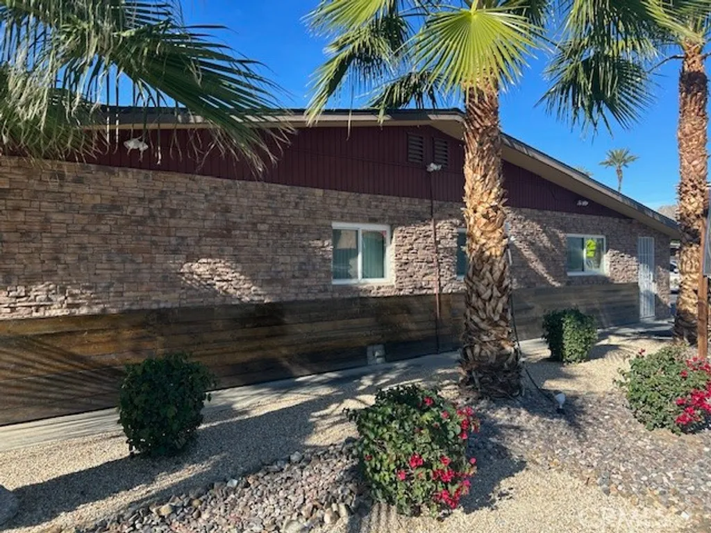 51049 Eisenhower Unit B, La Quinta, CA 92253