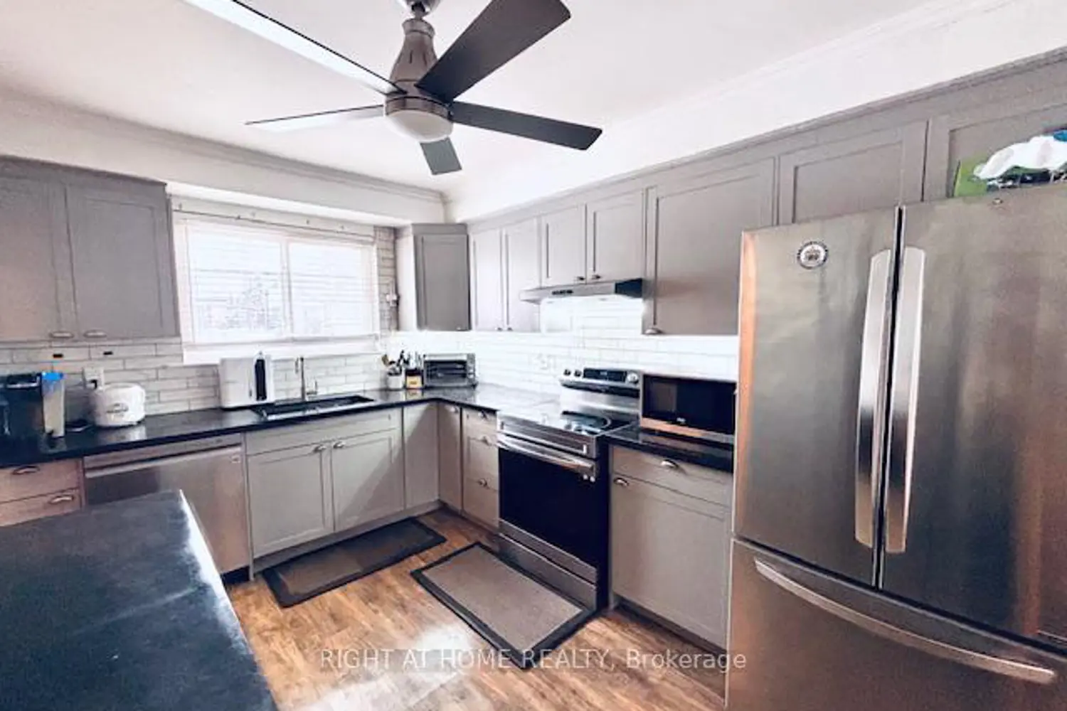 Additional image 3 of 925 Bayly Street 7