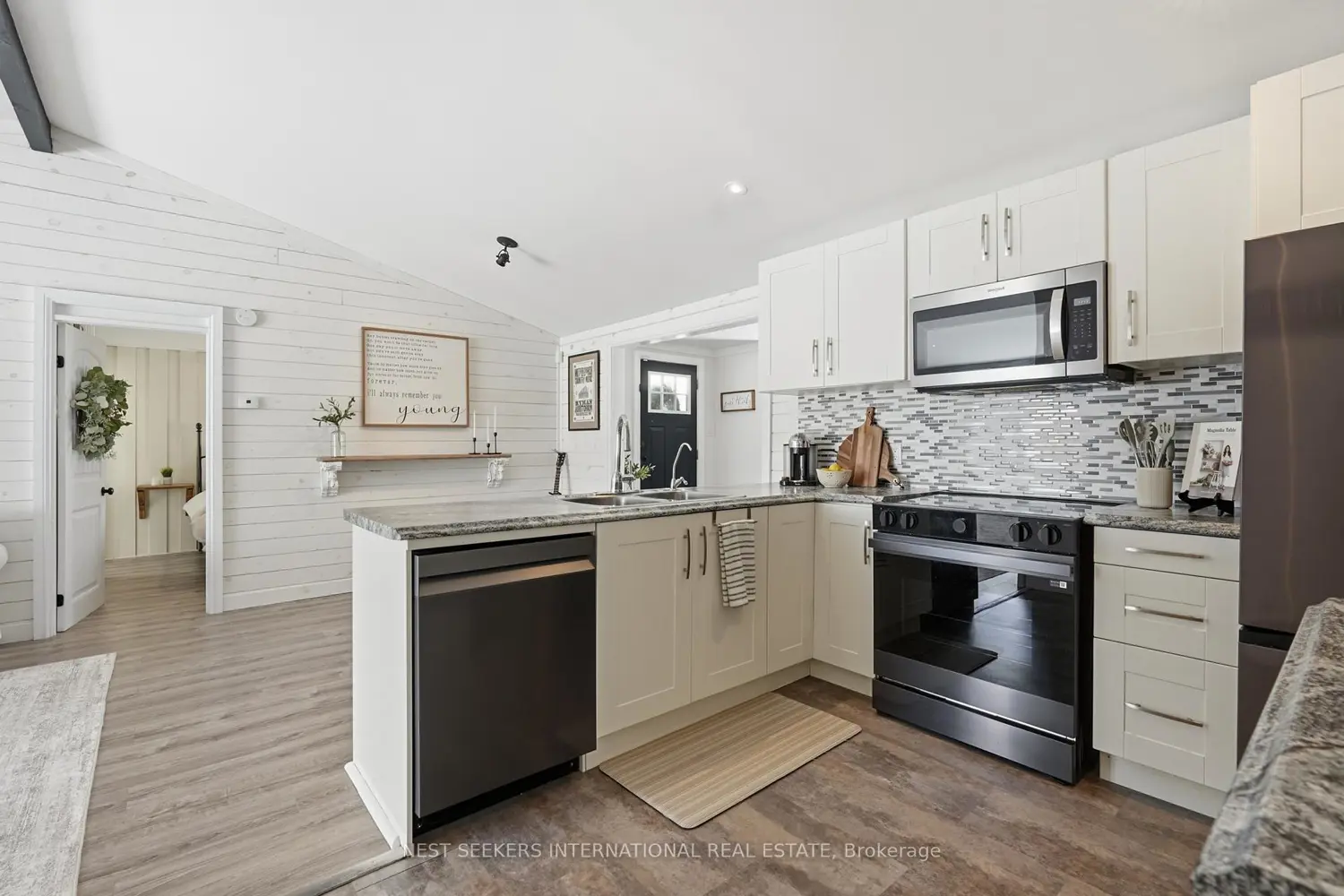 Additional image 8 of 920 Barry Avenue