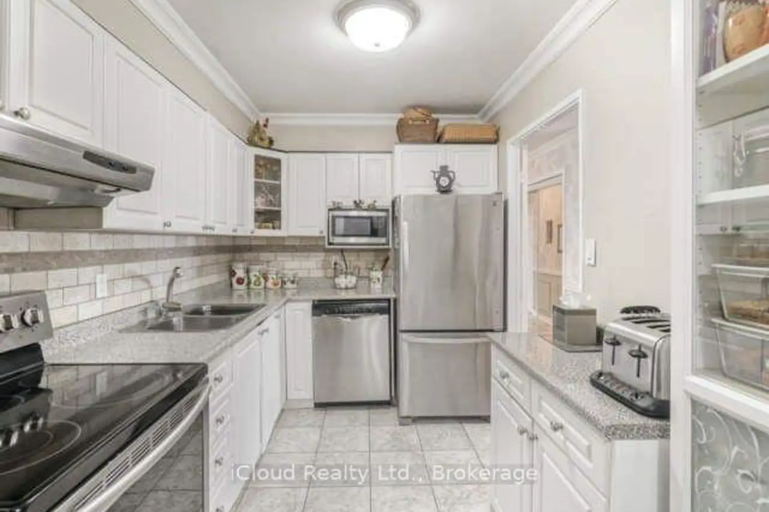 50 Elm Drive 1605 photo 2