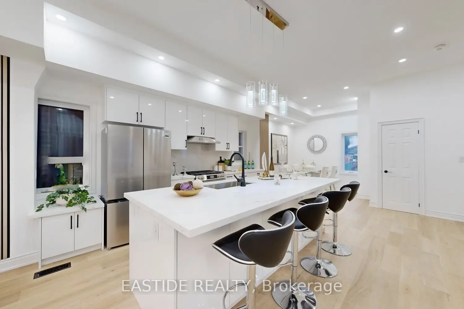 Additional image 3 of 202 Queensdale Avenue