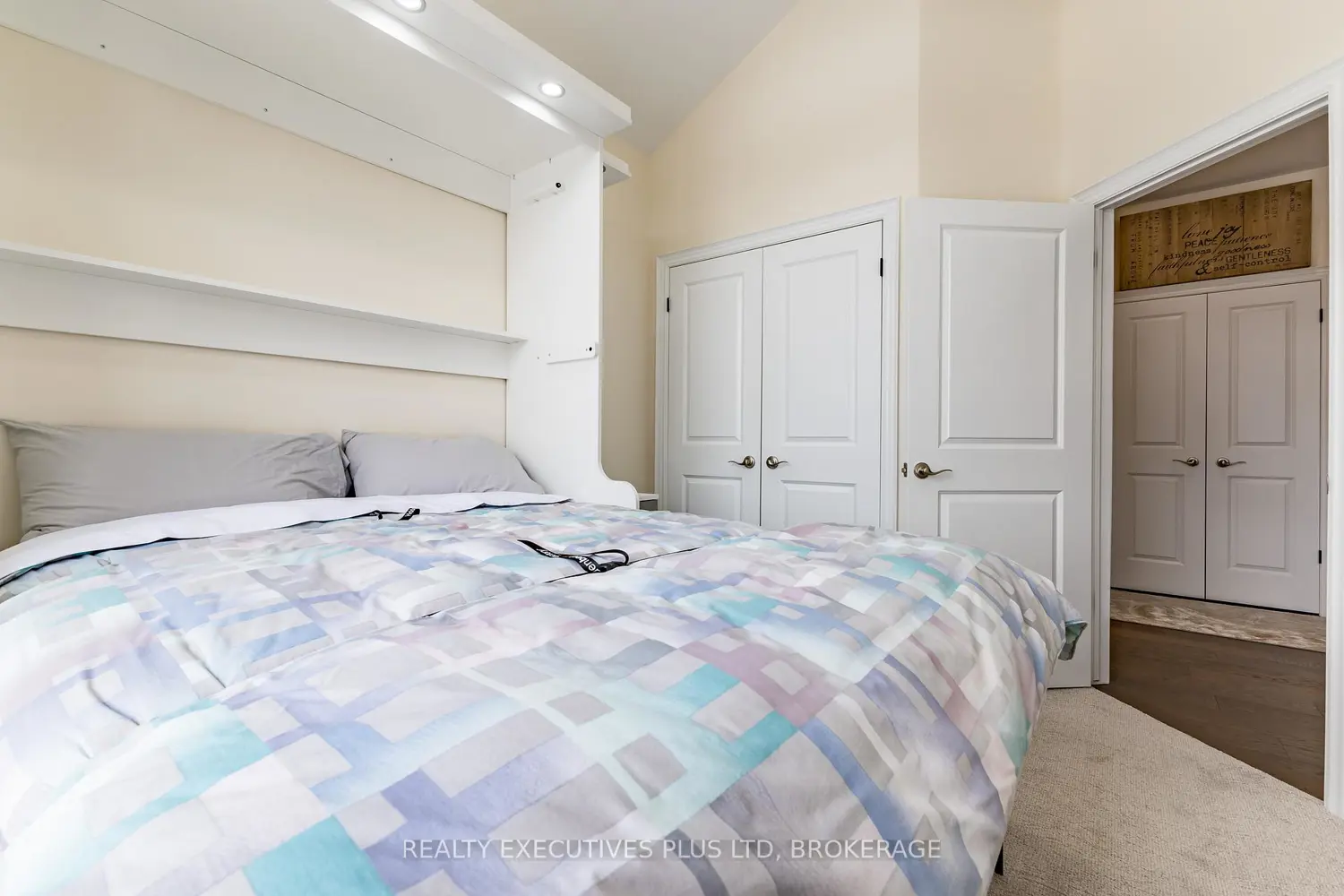 Additional image 5 of 504 Royal Ridge Court