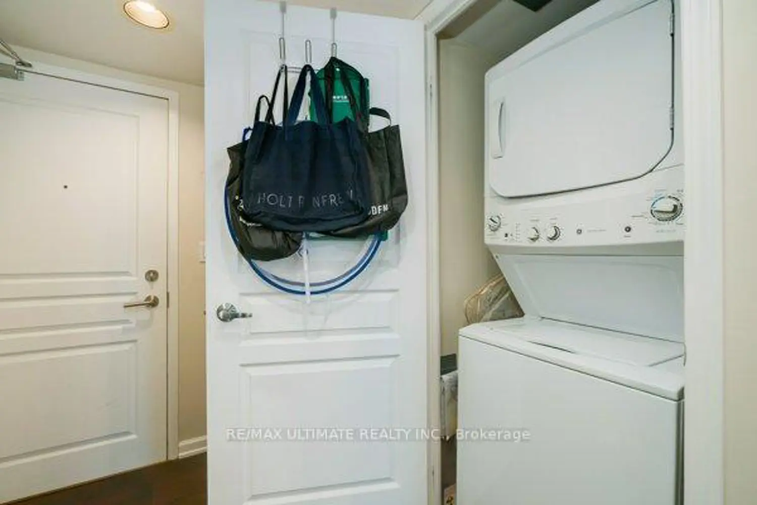 Additional image 4 of 140 Simcoe Street 1004
