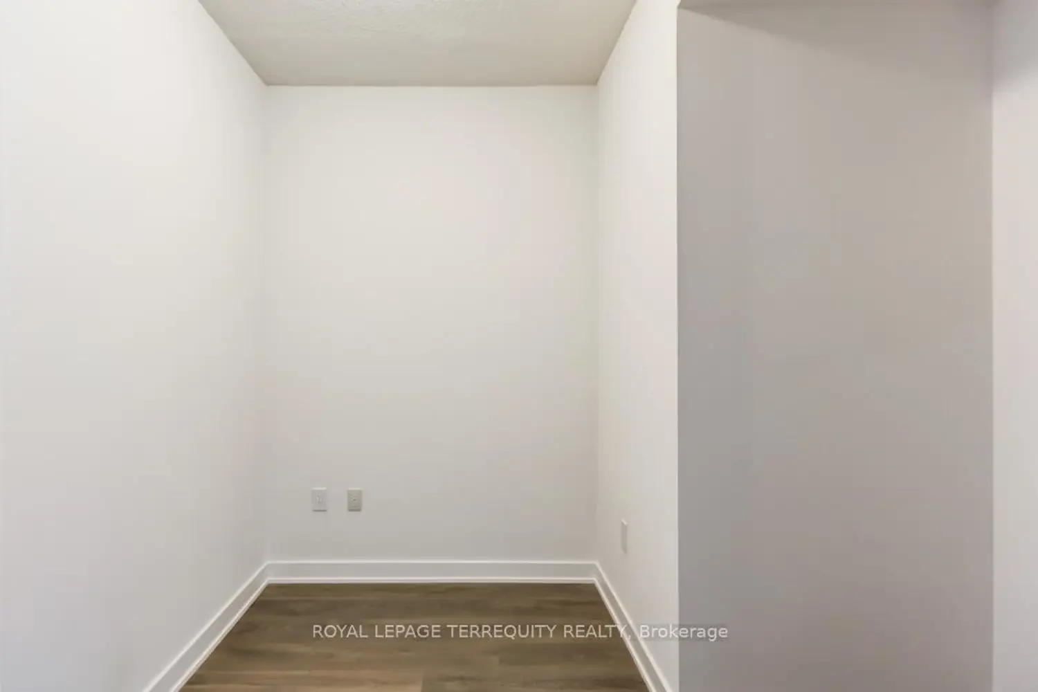 Additional image 14 of 38 Honeycrisp Crescent 607