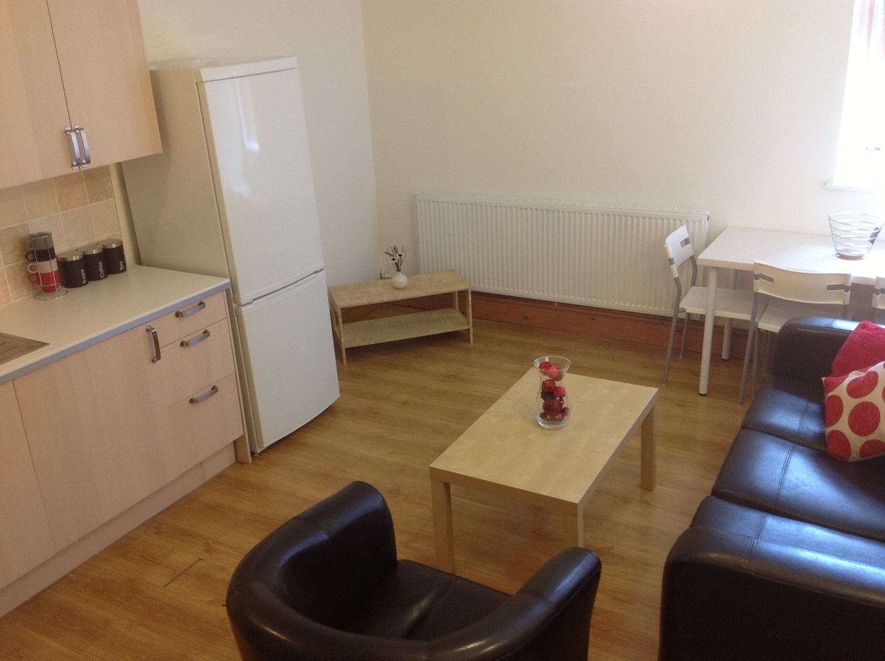 3 Bed Flat, Hyde Terrace, LS2, N1 7GU