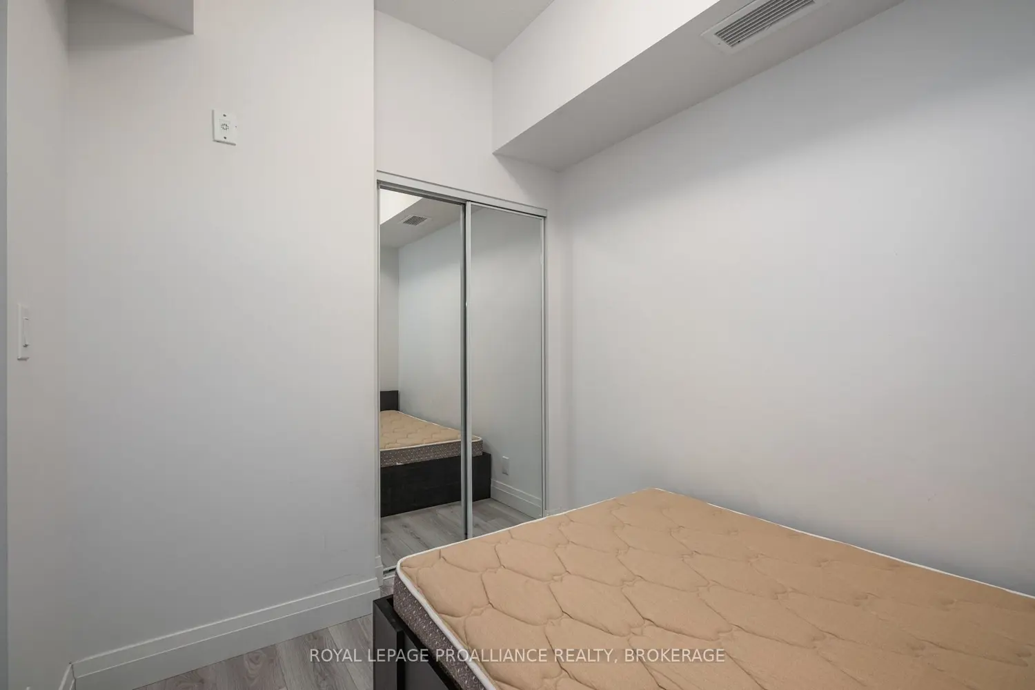 Additional image 6 of 652 Princess Street 415