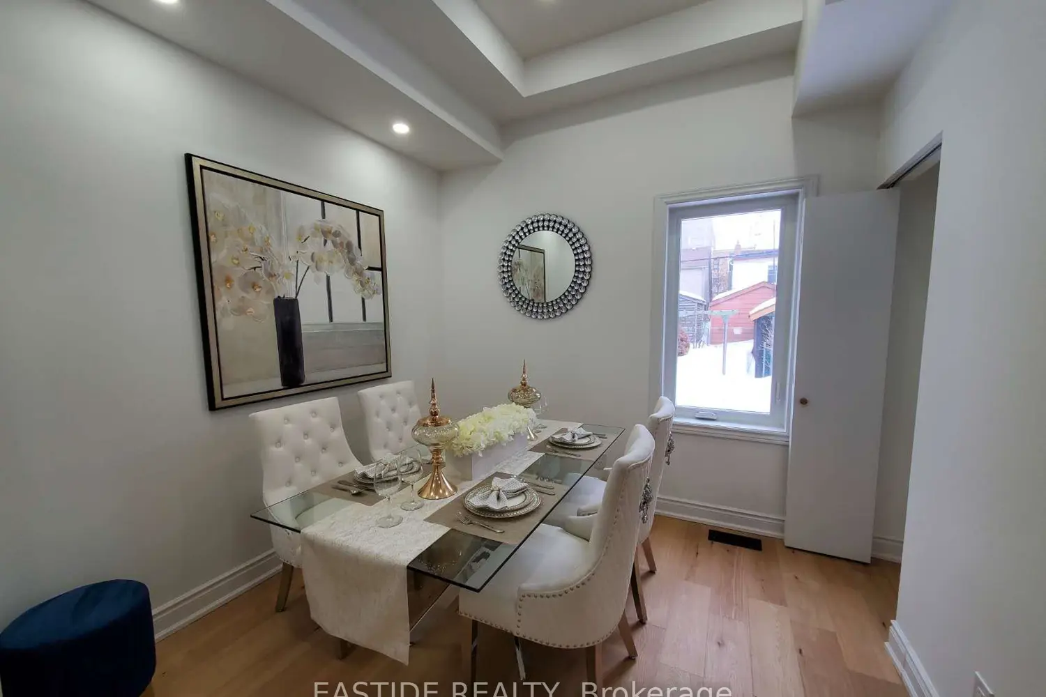 Additional image 8 of 202 Queensdale Avenue