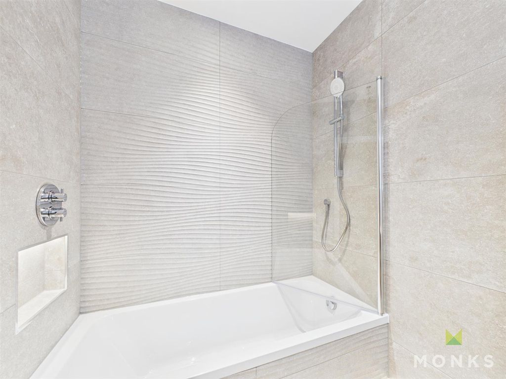 Additional image 11 of 2 bed flat for sale36 The Penthouse, Old Coleham Court, Shrewsbury SY3
