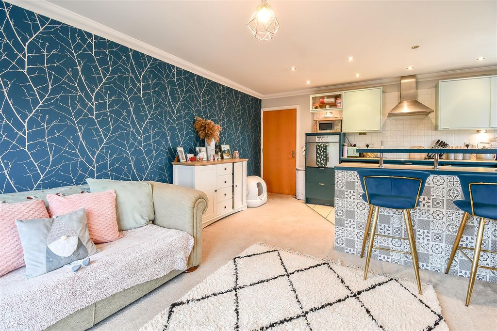 Additional image 10 of 2 bed flat for saleHeol Cilffrydd, Barry CF63