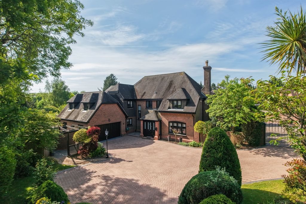 5 bed detached house for saleThe Mount, Lisvane, Cardiff CF14