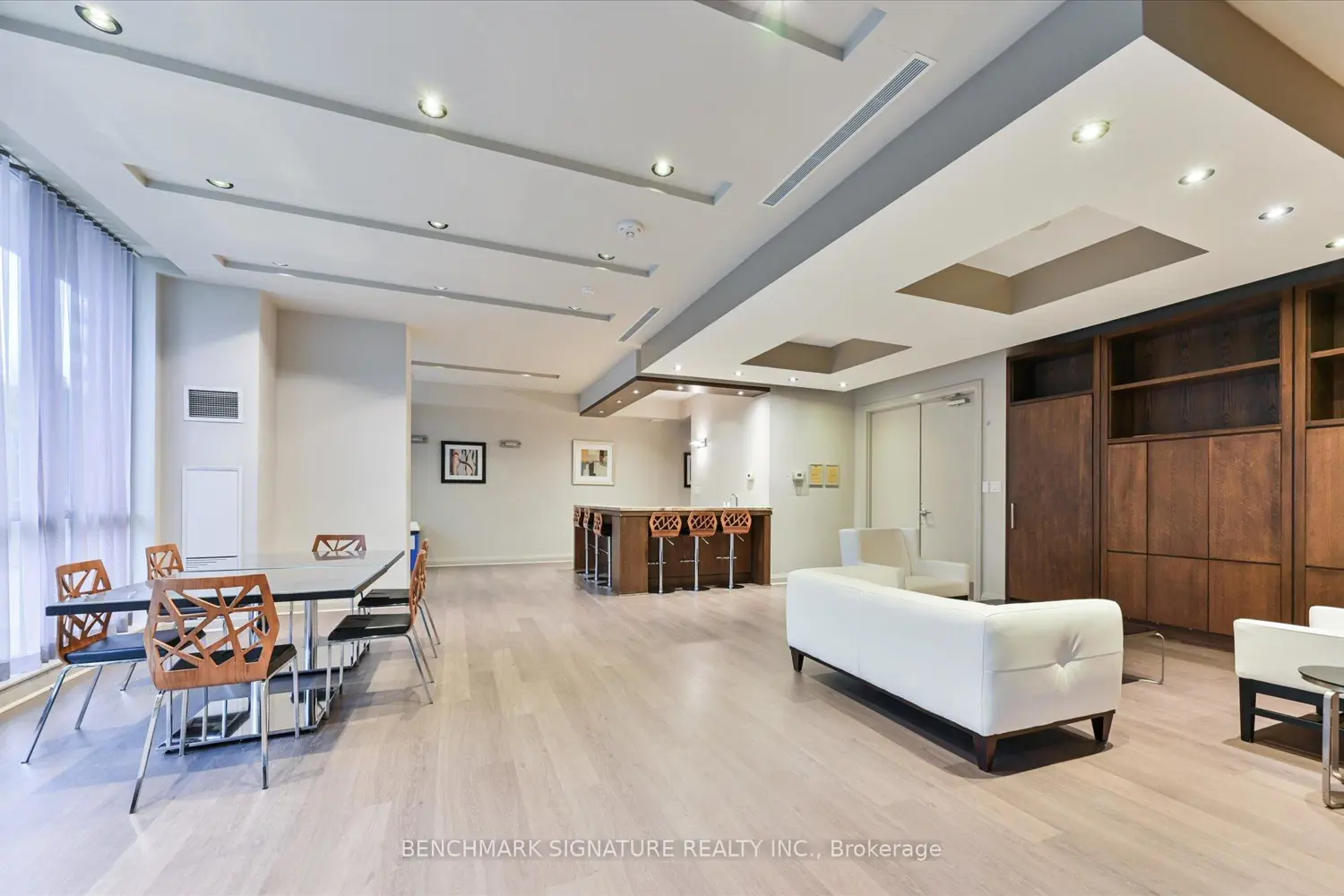 Additional image 16 of 26 Norton Avenue 404