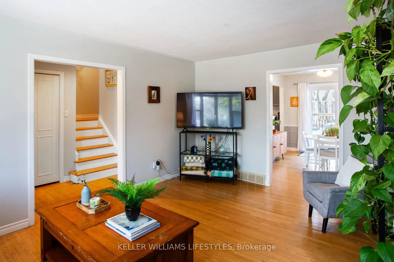 420 Castlegrove Boulevard photo 2