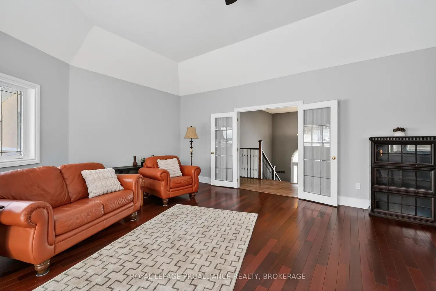 27 Collins Drive photo 4