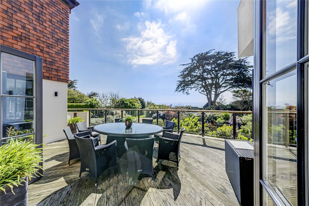 Additional image 18 of 6 bed detached house for saleSea Way, Middleton-On-Sea, West Sussex PO22
