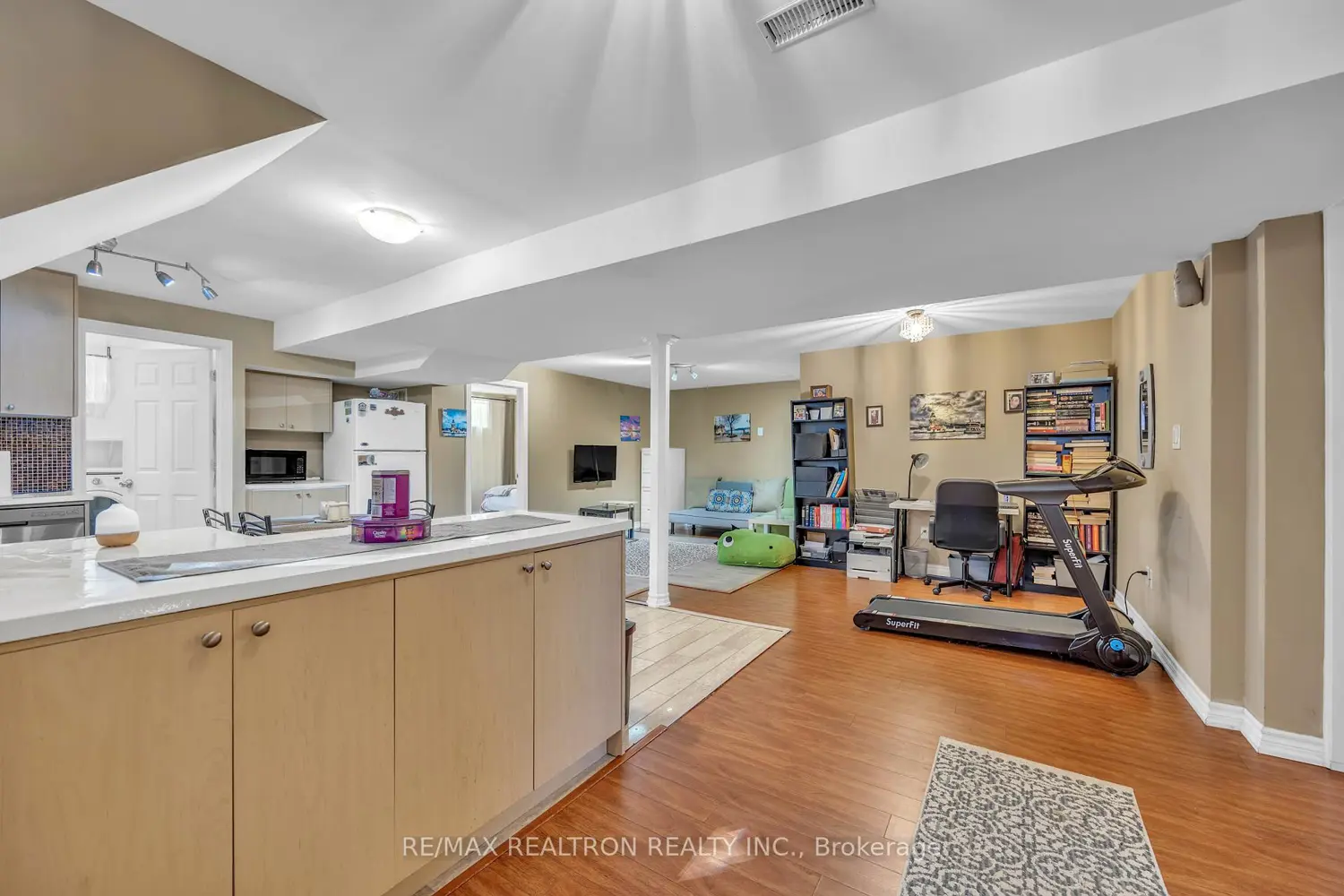 Additional image 14 of 926 Willowdale Avenue