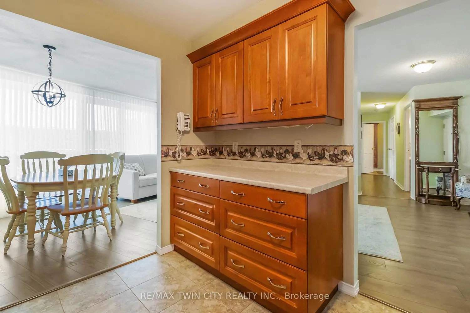 Additional image 7 of 9 Bonheur Court 505