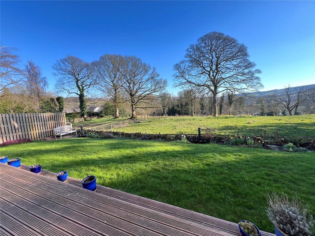 2 bed flat for saleWhaley Lane, Whaley Bridge, High Peak, Derbyshire SK23 photo 4